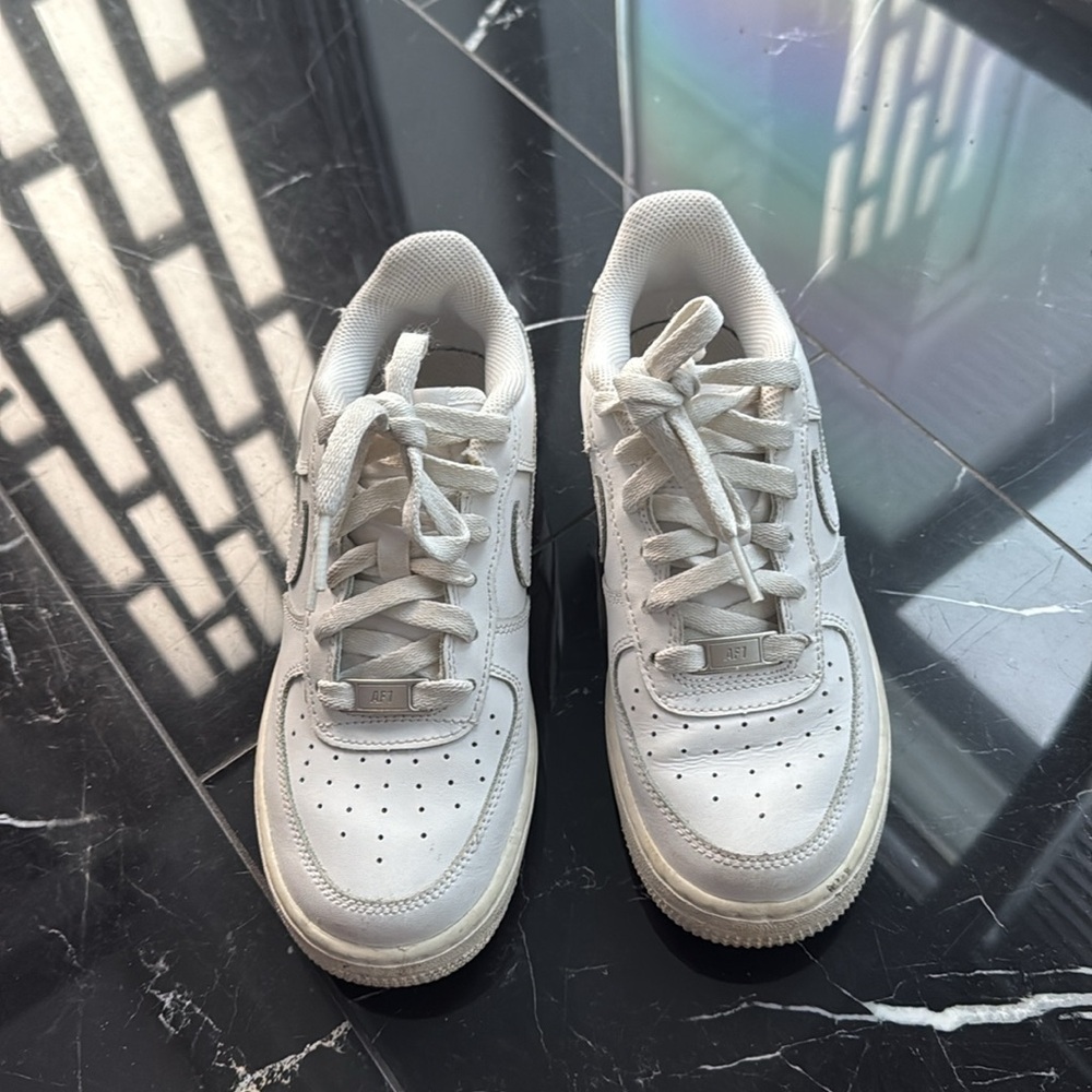 Nike Air White Boys Sz 4 Sneakers/Trainers - Picture 4 of 8